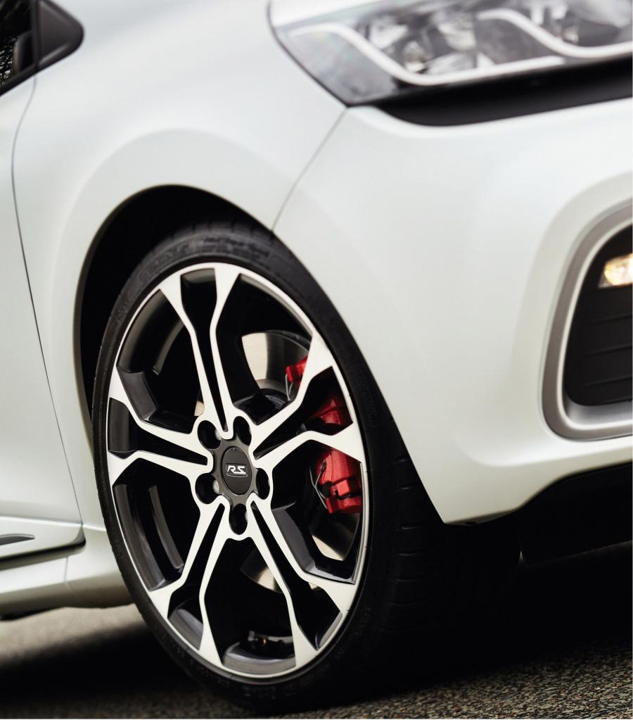  Renault Clio R.S. 220 Trophy 2015 года  (фото 17 из 48)
